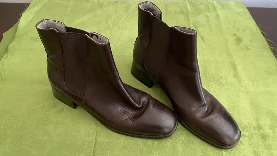 Botas cortas de cuero marrón para mujer talla 8M, inserciones elásticas para fácil acceso Foto 2 de 4