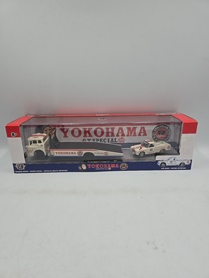 M2 Auto Haulers Yokohama 1957 Mack & 1974 Datsun PU Truck white R37