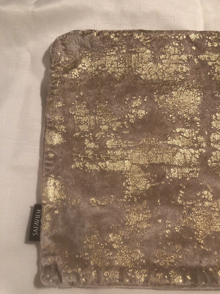 Funda de almohada Safavieh de terciopelo y oro con cremallera trasera 19" X 11,5" pulgadas Foto 3 de 4