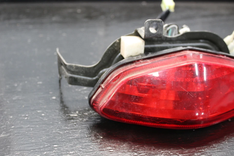 04 05 06 SUZUKI VSTROM DL 650 REAR TAIL TAILLIGHT BACK BRAKE LIGHT 2004 2005  - Image 3 of 4