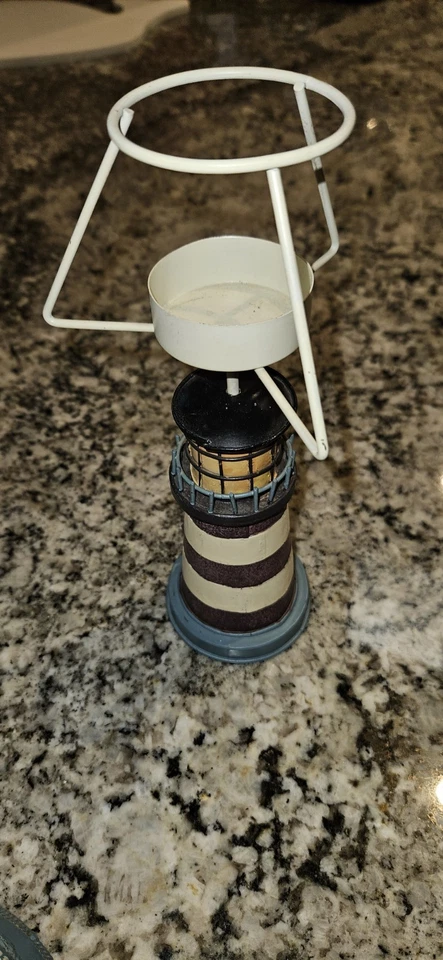 Faro de metal con gaviota recortada sombra de metal vela de té 9" de alto 5,5" de ancho Foto 4 de 4