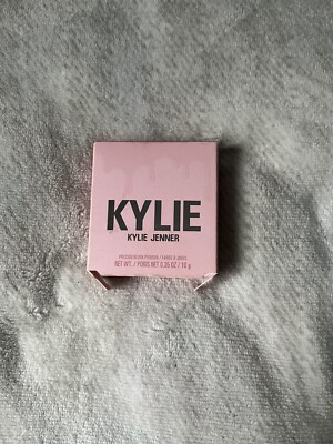 Kylie Pressed Blush Powder, Shade Baddie On The Block 