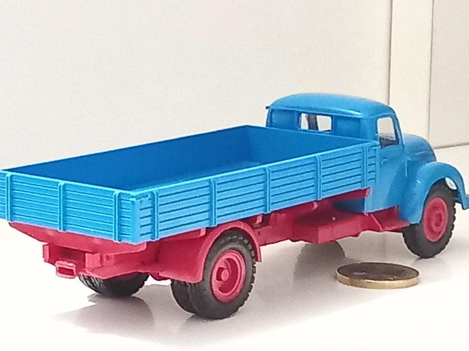 WIKING MAGIRUZ S 6500 CON CASSONE SCALA 1/50 210814 - Immagine 2 di 4