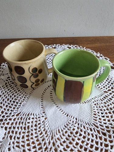 Vintage Art Deco Pair of Coffee Cups Green/Brown/Yellow/Cream 8 oz