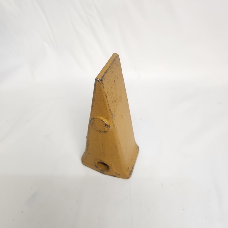 One (1) 6Y3222 Cat Style Bucket Tooth With Pin & Keeper 
