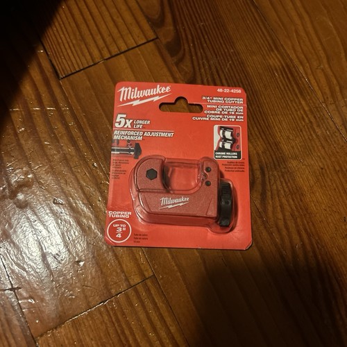 Milwaukee Mini Copper Tubing Cutter 1/8-7/8 in, Model 48-22-4258