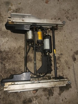 Mercedes 2019103985 190E 190D seat Base Rail Driver Left Motors
