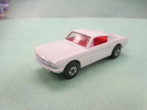 Matchbox Lesney FORD MUSTANG No. 8 1966 White