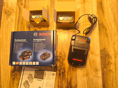 Bosch Professional GBA 18V 6,0Ah M-C Li-Ion Akku 18V + GAL 1880 CV Ladegerät