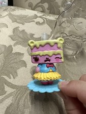 Num Noms Mystery Makeup Surprise Cake