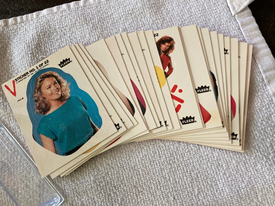 Fleer V Base 1984 casi nuevo 1-66 + juego de 22 pegatinas set completo programa de televisión (88 cartas) Foto 2 de 4