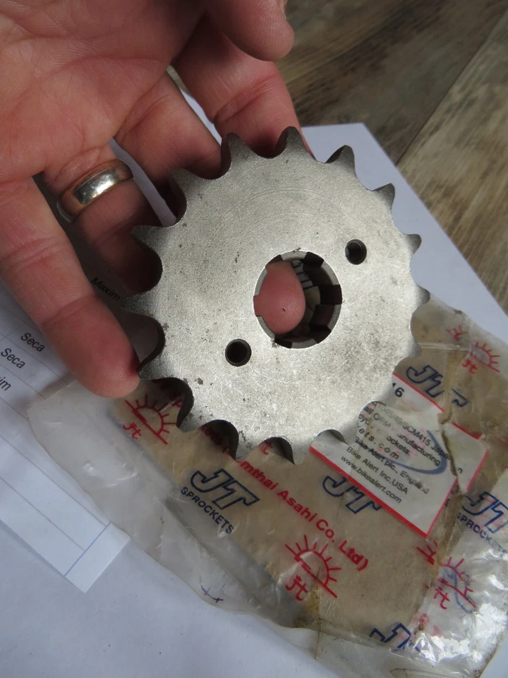 Piñones delanteros JTF571-16 JT 16T Yamaha FJ600 FZ600 XJ550 XS400 OM11 Foto 3 de 3