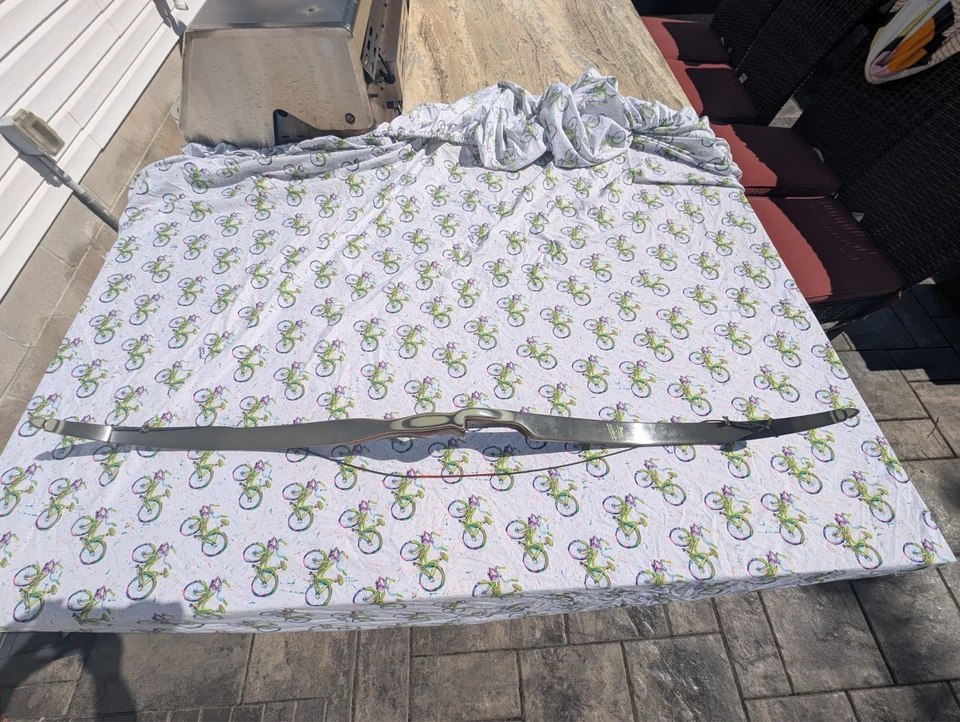 ARCO RECURVO FREAD BEAR 71 KODIAK MAGNUM, DE COLECCIÓN, EN BUEN ESTADO. ALMACENADO CORRECTAMENTE Y RECOGIDO! Foto 3 de 4