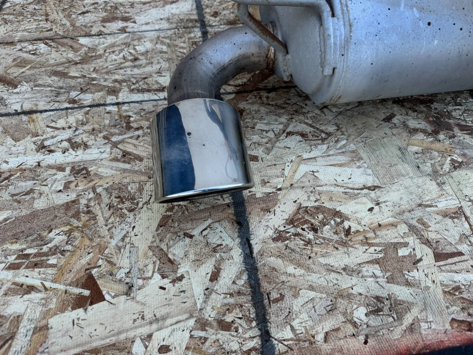 NISSAN 370Z 2009-2021 OEM REAR MUFFLER EXHAUST WITH TIPS ASSEMBLY 3.7L V6 - Image 2 of 4