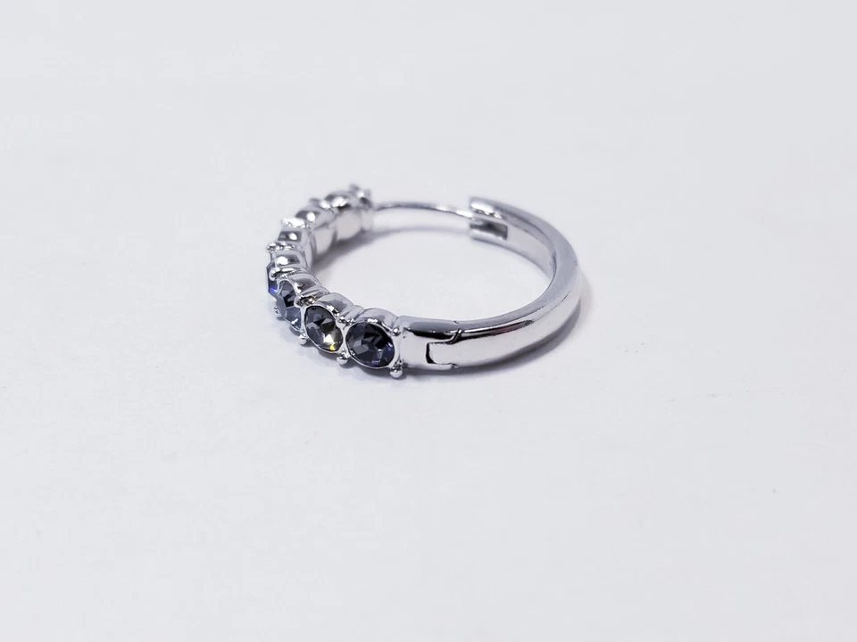 Pendientes de aro de cristal oscuro Origami Owl - ER1058 Foto 3 de 4