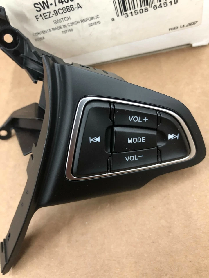 NUEVO INTERRUPTOR DE RADIO VOLANTE MOTORCRAFT SW-7469 PARA FORD FOCUS 2015-2018 1,0 L Foto 2 de 4