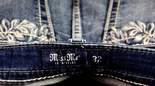 $118 Buckle Miss Me Jeans "Floral Laced" Mid-Rise Shorts 32 - Picture 10 of 10