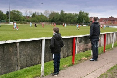 Foto 6x4 Zuschauer, Edge Green Street, Ashton Town FC Ashton-in-Makerfi c2017