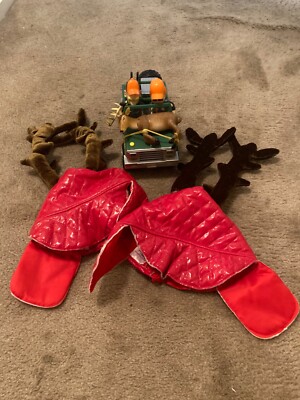 Deer hunter hats and truck that plays music. Great for a Halloween costume.