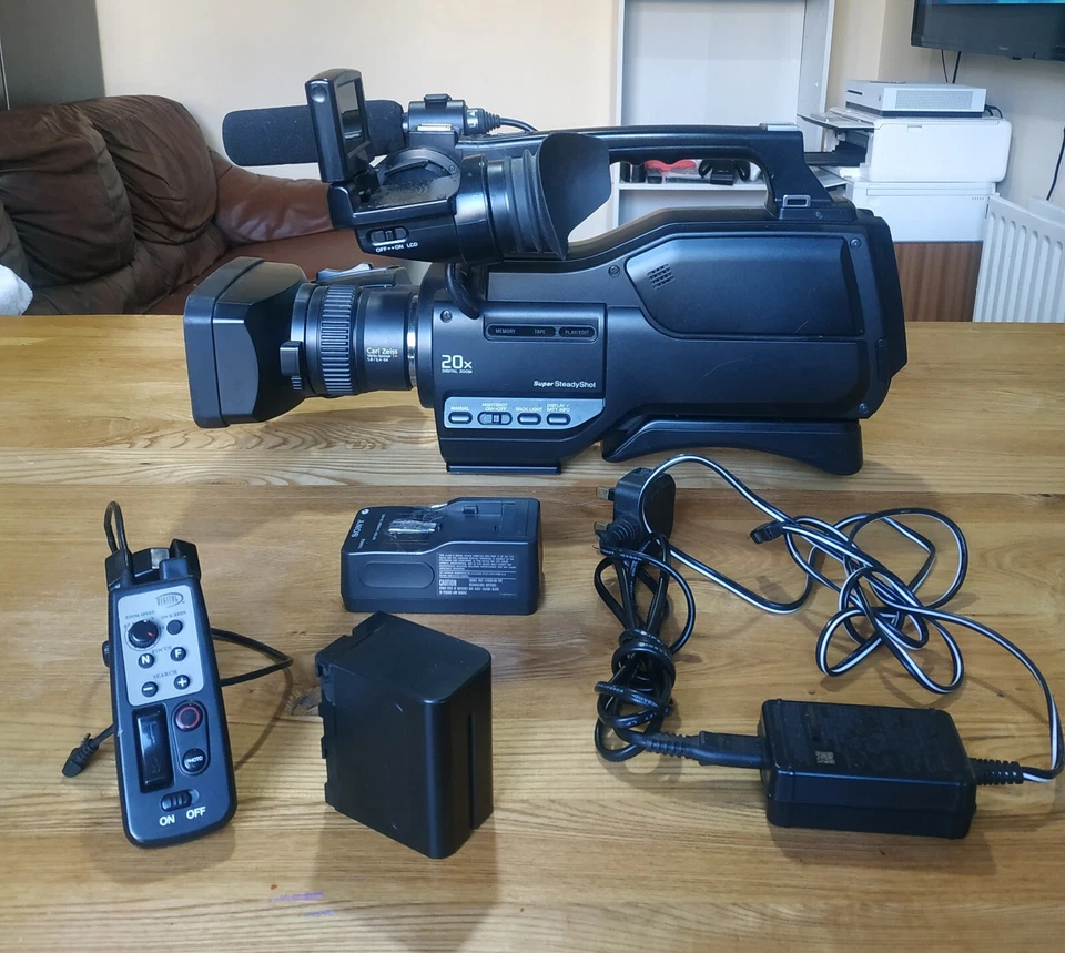 Sony HVR-HD1000P Shoulder Mount HDV Camcorder (MiniDV Tape) -Excellent Condition - Image 2 of 4