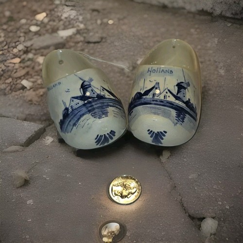 Royal Delft  Pair Of Ceramic Shoes Clogs Blue Floral Decor - Picture 1 of 8