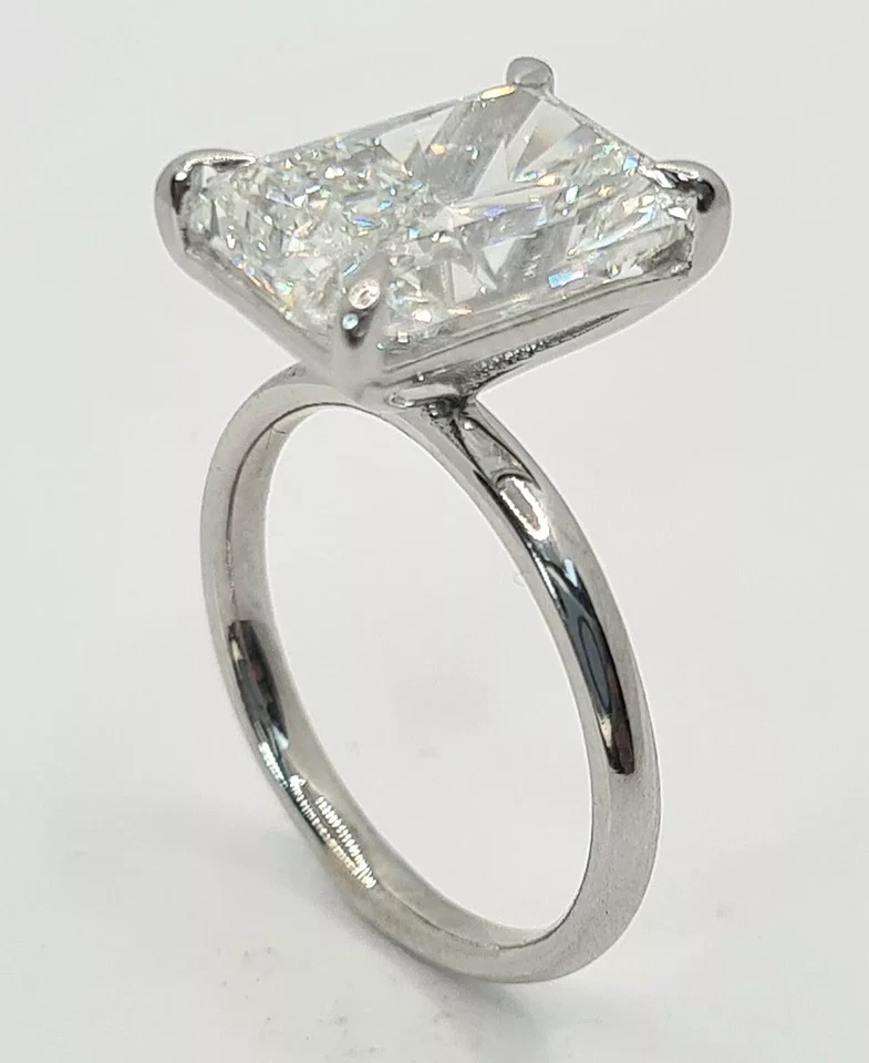 Anillo de diamantes cultivados en laboratorio corte radiante de platino E VS1 5,00 quilates certificado IGI Foto 3 de 4
