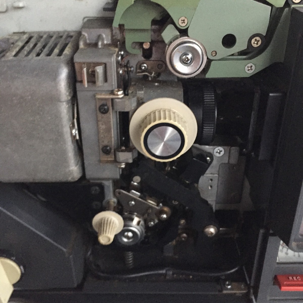 ELMO SC-18 M HiVision 2-Track Super 8mm, Sound Built In ELMO SC-18 M HiVision 2-Track Super 8mm, Sound Built In