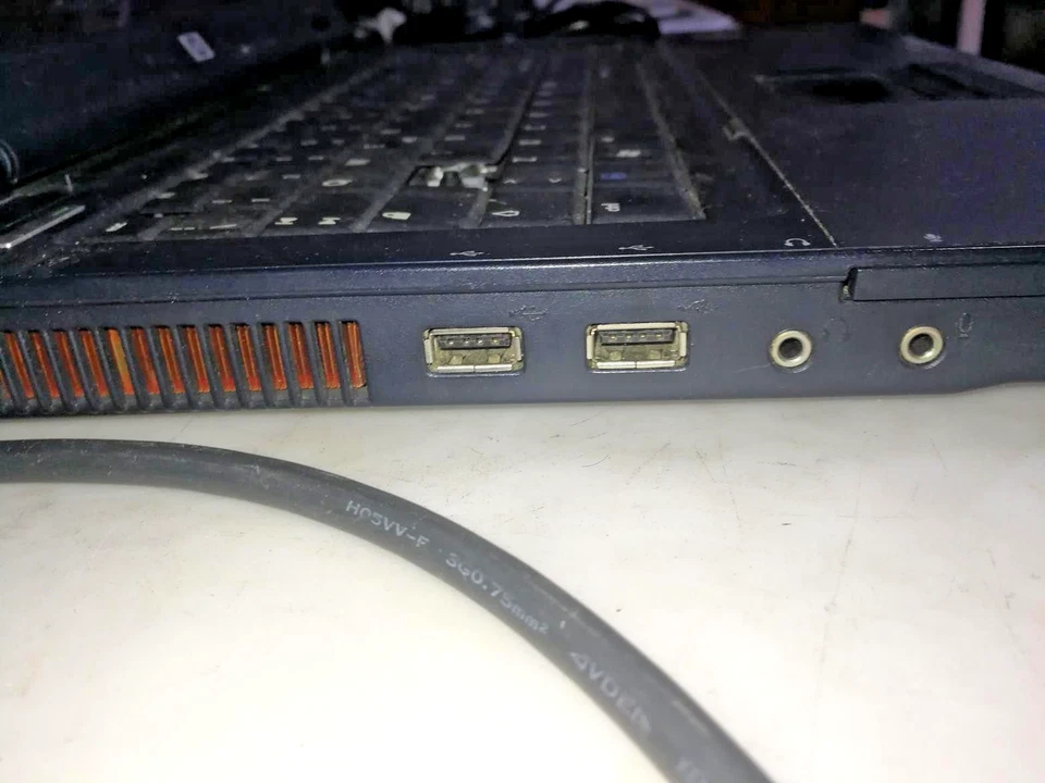 Notebook HP Compaq 6715s  Amd Turion 64 X2  Ram  2Gb 160  Windows Xp Sp3 Leggere - Imagen 2 de 4