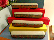 HORNBY LNER TEAK OVER PAINTED COACHES IN DARKENED TEAK WITH CLASS DET NO NUMBERS