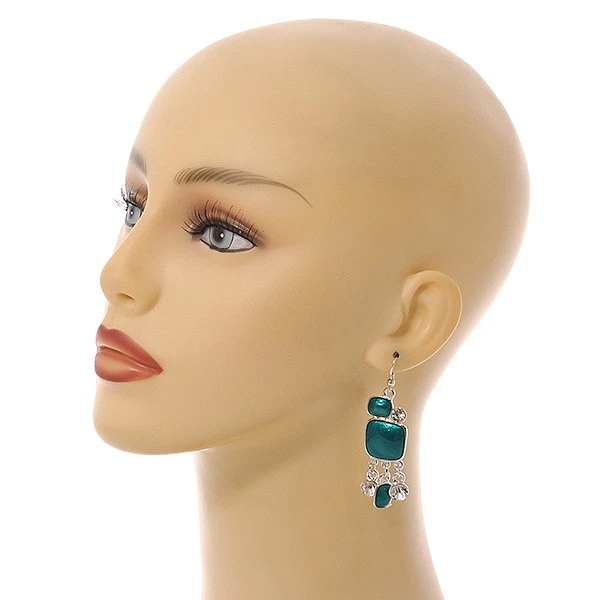 Conjunto de collar colgante geométrico esmalte verde azulado y pendientes colgantes en metal tono plata Foto 3 de 4