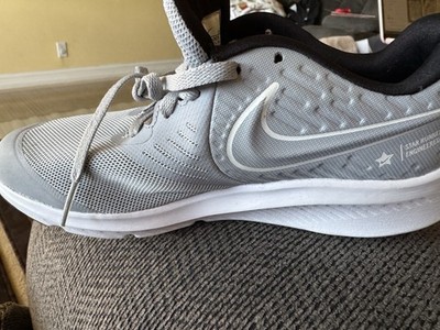 Nike Kids Star Runner 2.0 Light Gray and White Athletic Sneakers Size 3.5Y