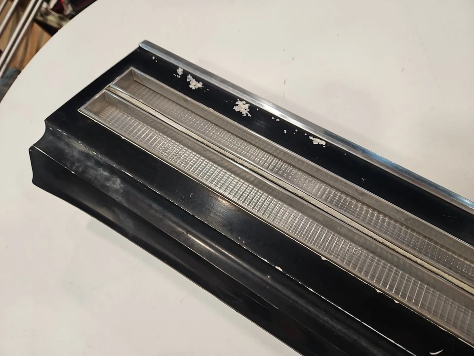 80 81 82 83 84 Oldsmobile Regency 98 Olds luz de reversa llenado de gas matrícula Foto 4 de 4