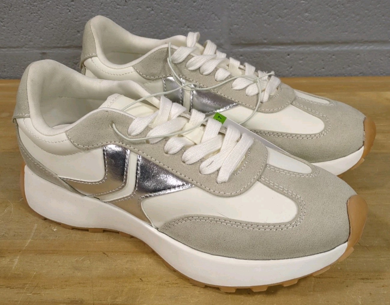 NEW Steve Madden Athletic Jogger Sneaker Women's Size 7M Taupe/Silver W30