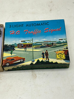 ARISTO-CRAFT 3 LIGHT AUTOMATIC HO TRAIN TRAFFIC SIGNAL #11 NEW IN BOX