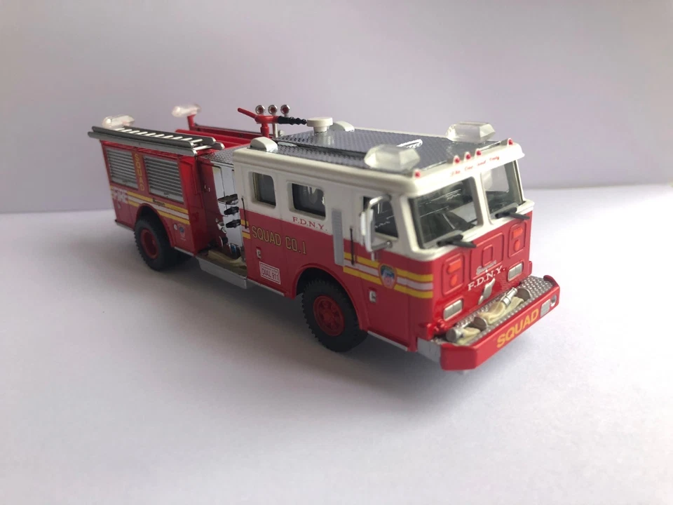 1/64 Code 3 FDNY New York Seargrave Pumper Engine Squad 1 - Great condition - Photo 3/4