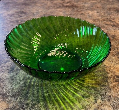 Vintage Round Forest Green Swirl Scalloped Edge Serving Bowl Glass