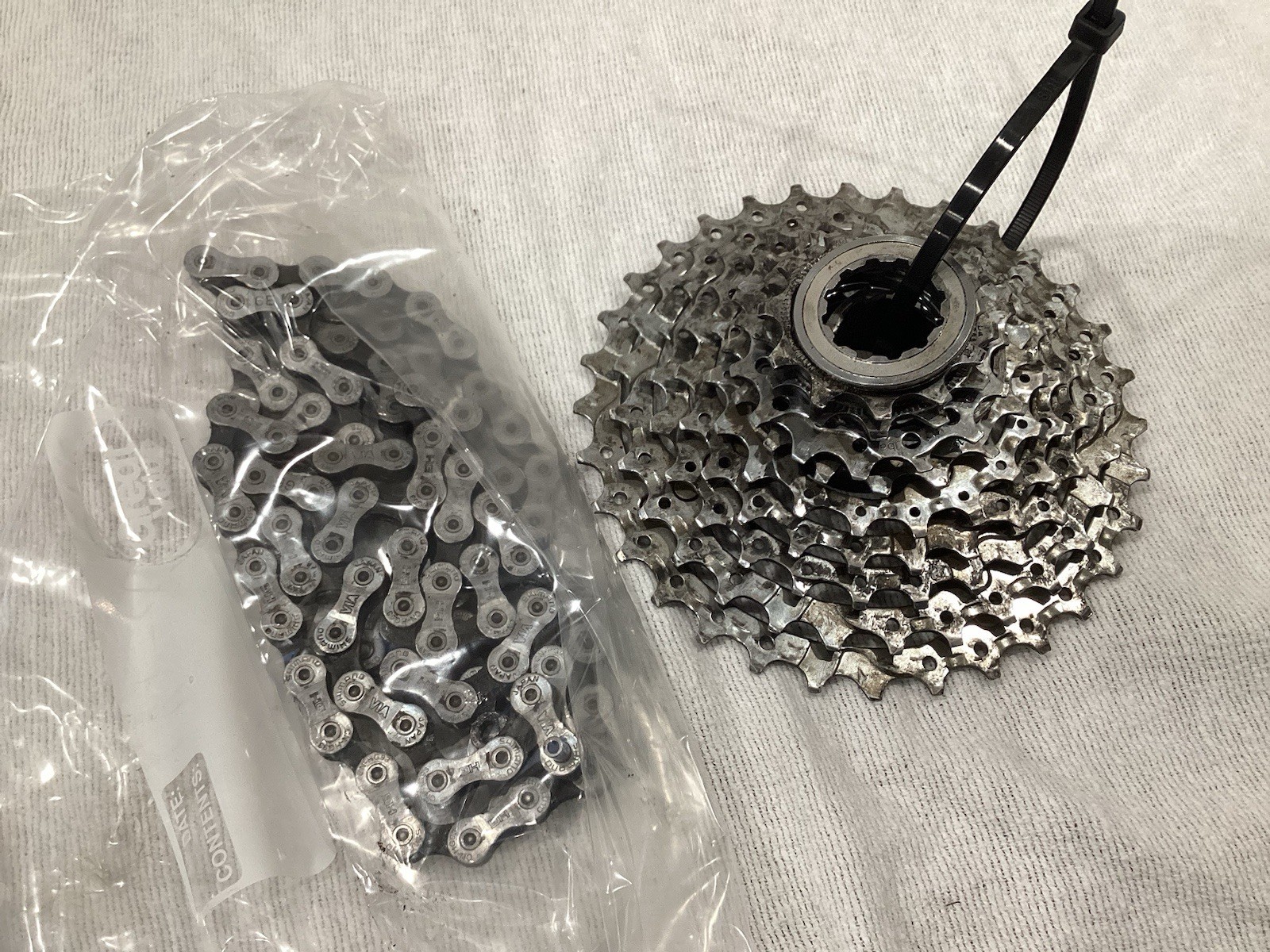 Shimano Deore XT MTB Mountain Bike 9spd Speed Cassette Cog CS-M750 11-32T +chain