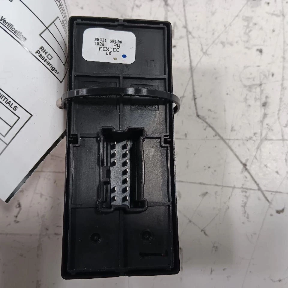 Interruptor ventana eléctrica delantero pasajero derecho Nissan Kicks 2021 2022 2023 2024 Foto 2 de 4