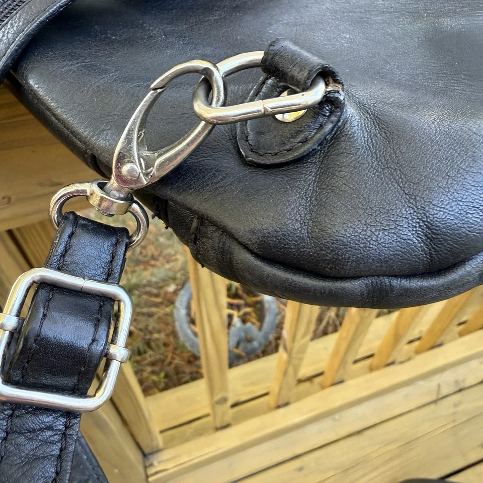 Mochila de viaje Hexagona Paris de cuero negra con hombro Foto 4 de 4