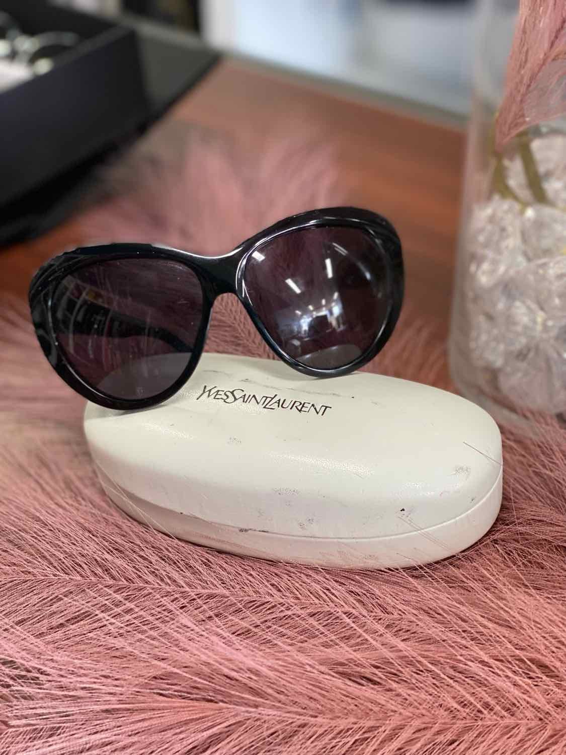 Occhiali da sole Yves Saint Laurent