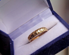 Gold Wedding Ring 9ct Yellow Gold Patterned Band  hallmark 1975 London  size  N