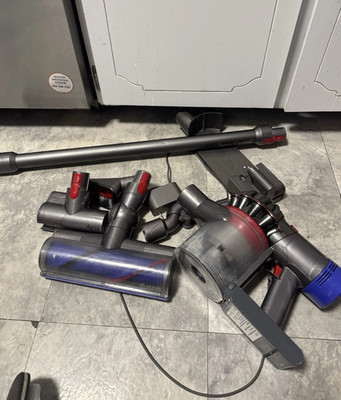Dyson V7 Trigger Handheld Cordless Vacuum W/ Battery And Charger + Attachments!