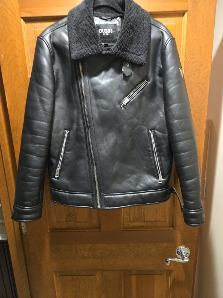 Chaqueta de bombardero GUESS para hombre asimétrica negra de imitación de cuero talla grande Foto 4 de 4