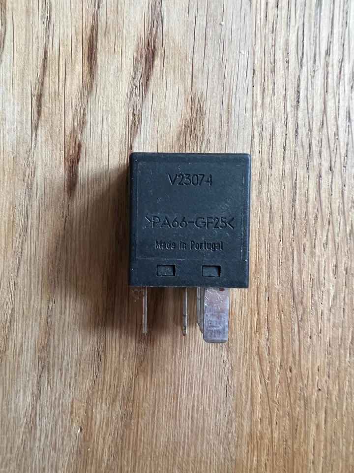 Volvo V70 II und andere Relais "Tyco" 9441161 PAC43759 - Bild 3 von 4