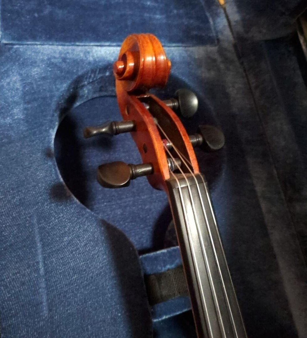 Yamaha V-10G Violin 4/4 with case 2005 Excellent Condition Yamaha V-10G Violin 4/4 with case 2005 Excellent Condition
