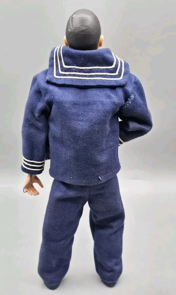 De colección 1967-1975 Navy G.I. Joe cabello castaño con uniforme azul marino y taquilla y accesorios Foto 3 de 4