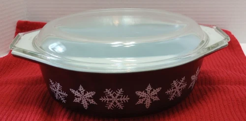 Vintage Pyrex Black Snowflake Casserole 043 - 1-1/2 qt. With Lid