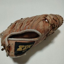 SSK ball glove for right-handed pitchers