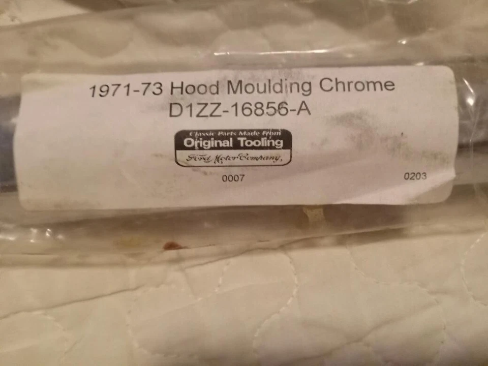 Ford Mustang capó moldeado cromo 1971 1972 herramientas originales Ford. Foto 2 de 2