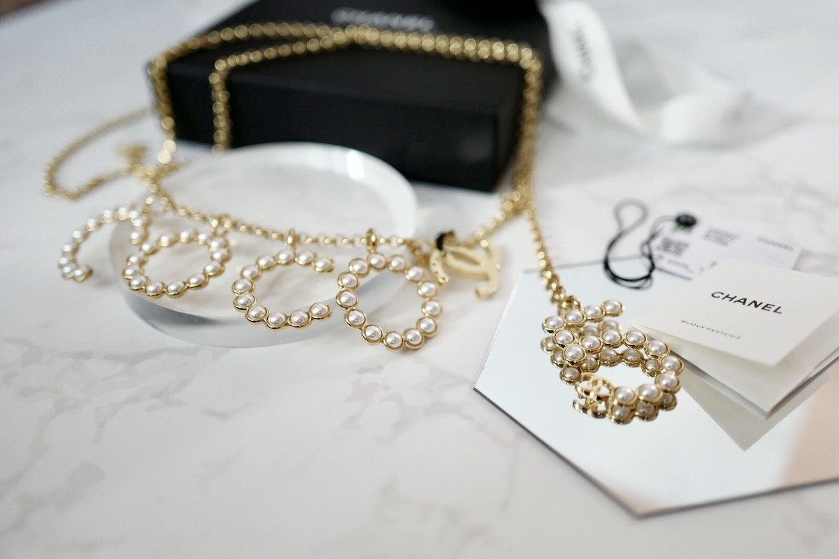 BNIB Chanel 24S Chain Belt with COCO & No 5 Pendant in Gold